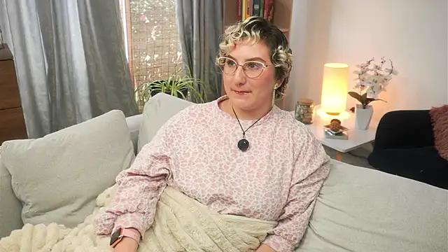 Ximenna Cruz online show from April 2026 07:30:01 PM