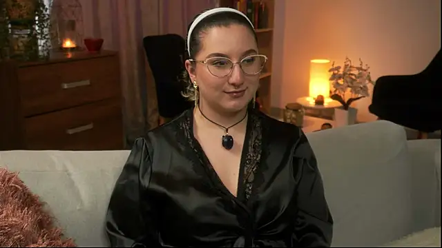 Ximenna Cruz online show from April 2026 07:20:01 PM