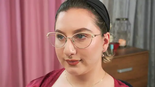 Ximenna Cruz online show from April 2026 09:10:01 PM