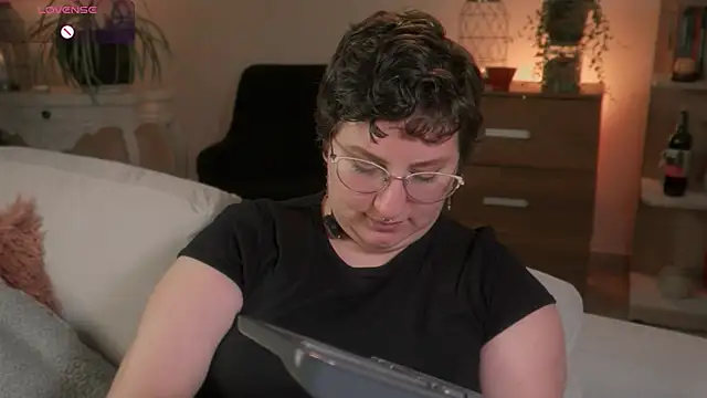 Ximenna Cruz online show from November 2025 11:19:02 PM