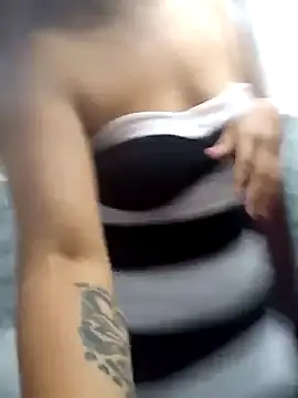 Snapshot of EAAM1 chatting on October 2025 02:16:01 PM EAAM1 online show from October 2025 02:16:01 PM