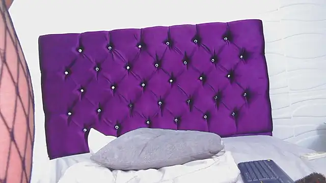 Snapshot of Kendal_Sofia chatting on December 2024 10:13:02 PM Kendal Sofia online show from December 2024 10:13:02 PM