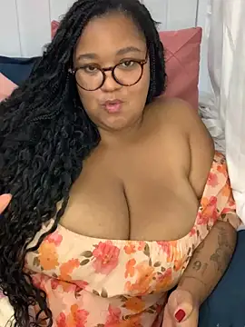 Snapshot of SweetLizzyBBW chatting on June 2026 03:00:01 AM SweetLizzyBBW online show from June 2026 03:00:01 AM