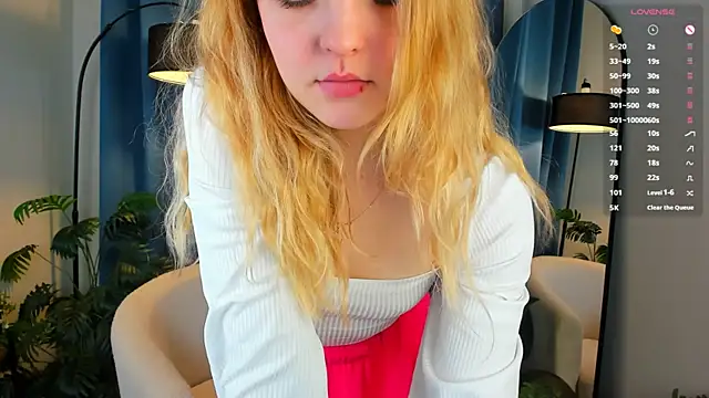 Snapshot of stay_with_alice chatting on November 2025 01:55:02 PM stay with alice online show from November 2025 01:55:02 PM