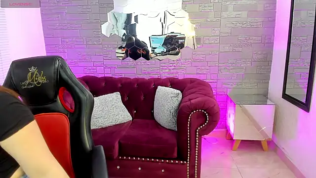 conniejames m online show from October 2025 12:36:01 PM