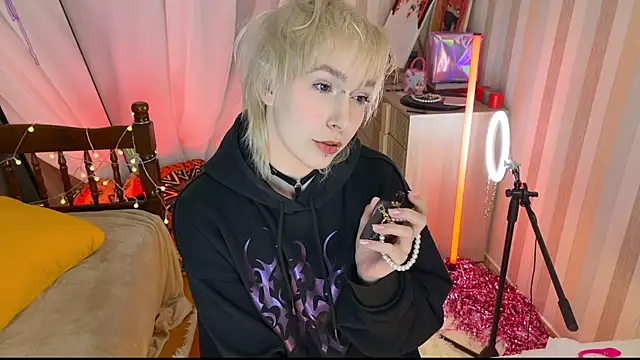 EmmyAmbros online show from March 2026 08:09:02 PM