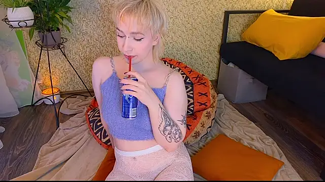 EmmyAmbros online show from November 2025 05:39:01 PM