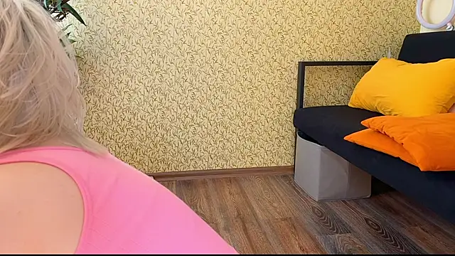 EmmyAmbros online show from October 2025 11:14:02 AM