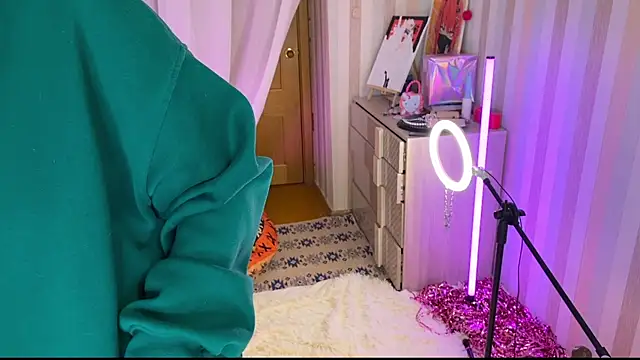 EmmyAmbros online show from February 2026 07:22:01 PM