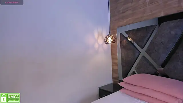 Snapshot of Venus_velez_ chatting on June 2026 12:47:02 PM Venus velez online show from June 2026 12:47:02 PM