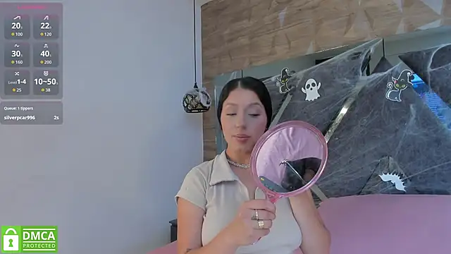 Venus velez  online show from October 2025 01:33:02 PM