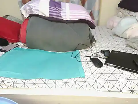 HoLy-ViRgiN online show from November 2025 04:10:01 PM