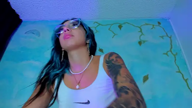 SaturnooStonee online show from February 2026 03:37:02 AM