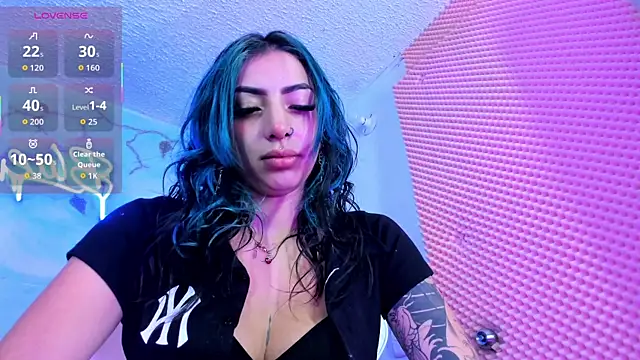 SaturnooStonee online show from May 2026 03:15:01 AM