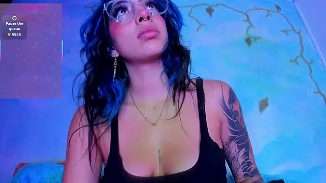 SaturnooStonee online show from April 2026 12:06:01 AM