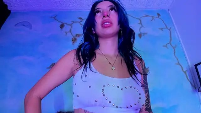 SaturnooStonee online show from April 2026 01:41:01 AM