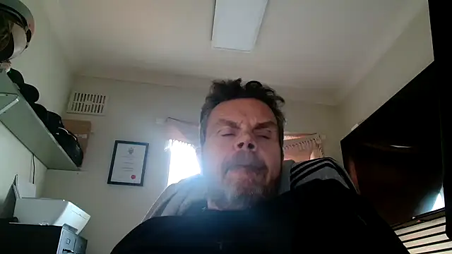 Snapshot of toptugger chatting on February 2025 03:05:01 PM toptugger online show from February 2025 03:05:01 PM