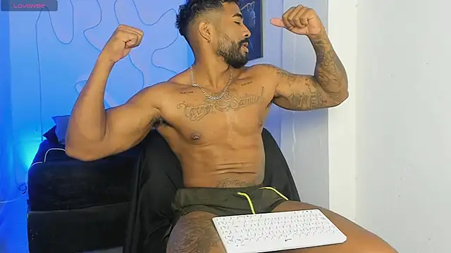 Snapshot of Xander_Str0ng chatting on November 2025 12:31:01 PM Xander Str0ng online show from November 2025 12:31:01 PM