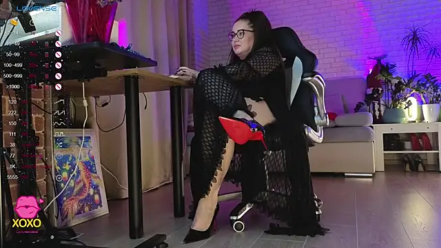 misskaassandraa online show from December 2025 02:27:02 PM