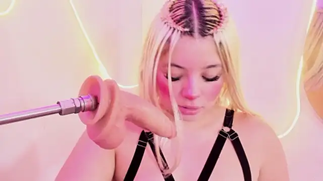 Snapshot of Kimberlin_Cam chatting on November 2025 03:12:02 AM Kimberlin Cam online show from November 2025 03:12:02 AM