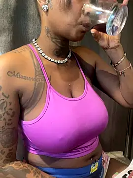 Snapshot of CUMQUEEN-XXX69 chatting on September 2025 09:43:02 PM CUMQUEEN-XXX69 online show from September 2025 09:43:02 PM