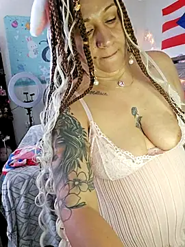 ladycreamypr2 online show from April 2026 12:56:02 PM