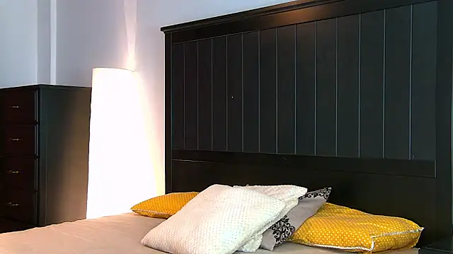 Yanira Muslim online show from October 2025 04:14:02 AM