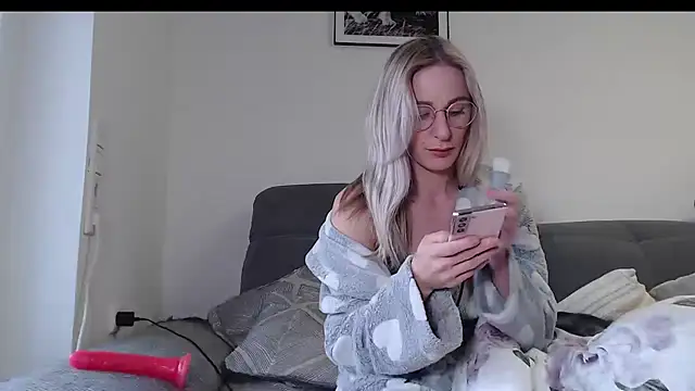 Liana Lou online show from March 2026 04:07:01 PM