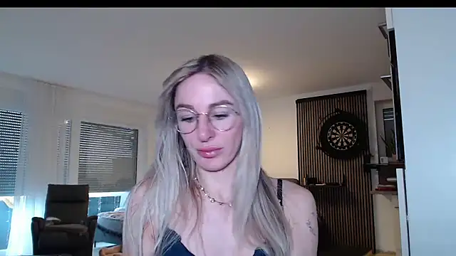 Liana Lou online show from March 2026 07:44:01 AM