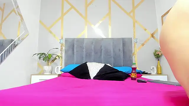 Danna Reyees online show from October 2025 12:17:02 PM