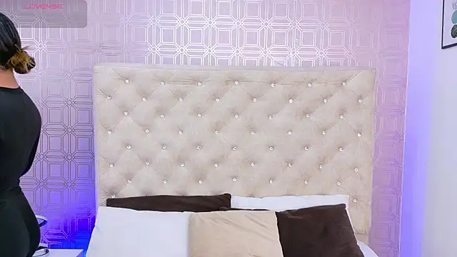 Sara Desire online show from October 2025 12:17:02 PM