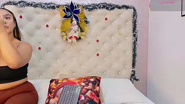 Sara Desire online show from November 2025 12:38:01 PM