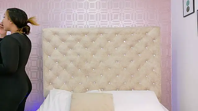 Sara Desire online show from October 2025 12:17:02 PM