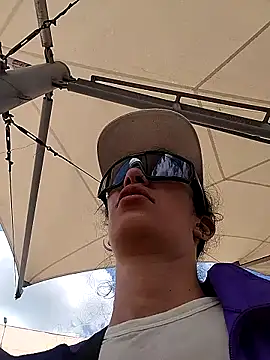 rebekka simpson online show from November 2025 04:21:01 PM