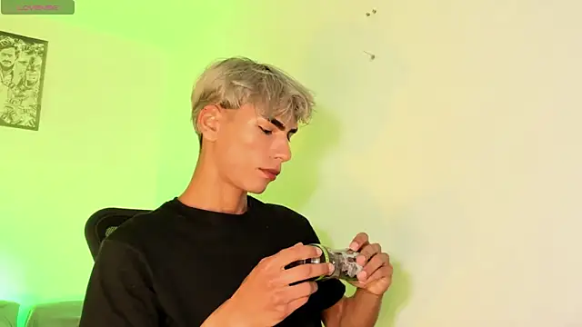 Snapshot of Teo_skinny chatting on September 2025 04:29:02 PM Teo skinny online show from September 2025 04:29:02 PM