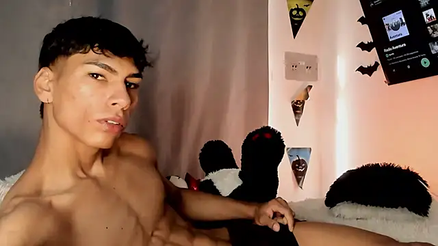 Snapshot of Teo_skinny chatting on May 2026 01:19:01 PM Teo skinny online show from May 2026 01:19:01 PM