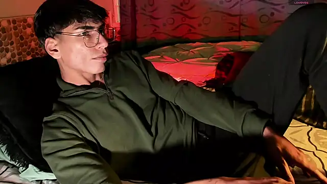 Snapshot of Teo_skinny chatting on February 2025 08:36:01 PM Teo skinny online show from February 2025 08:36:01 PM