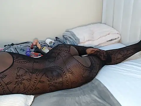 sweet essin online show from November 2025 06:01:02 PM