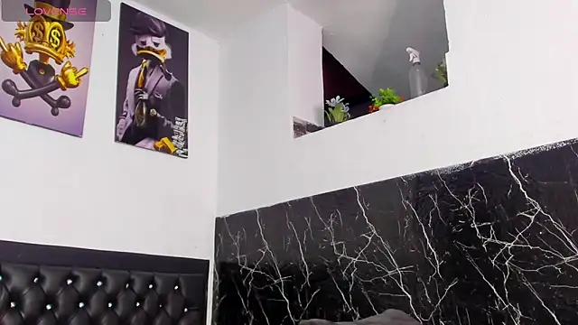 kriixtybrown online show from April 2026 08:10:02 PM