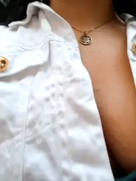 Bella keny online show from November 2025 05:24:02 PM