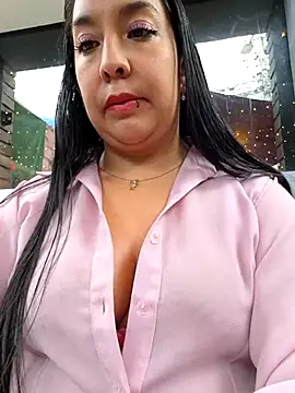 Snapshot of Bella_keny chatting on April 2026 07:00:02 PM Bella keny online show from April 2026 07:00:02 PM