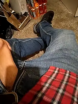 A man in public online show from November 2025 08:20:02 PM