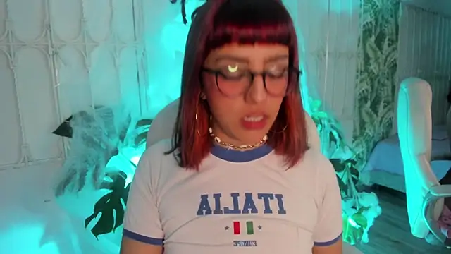 Snapshot of cute_hollywood chatting on October 2025 09:03:01 PM cute hollywood online show from October 2025 09:03:01 PM