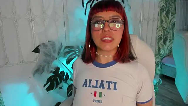 cute hollywood online show from October 2025 08:53:02 PM
