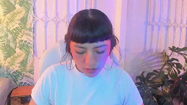 cute hollywood online show from February 2026 12:00:01 PM