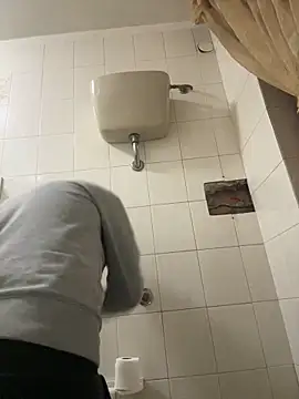 iltoscano95 online show from February 2026 06:05:01 PM