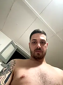 iltoscano95 online show from September 2025 10:48:02 PM