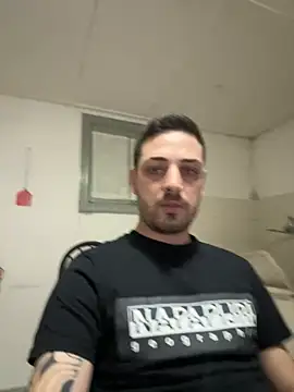 iltoscano95 online show from October 2025 07:38:02 PM