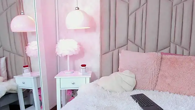 Snapshot of AudreyElla chatting on February 2025 09:34:02 PM AudreyElla online show from February 2025 09:34:02 PM