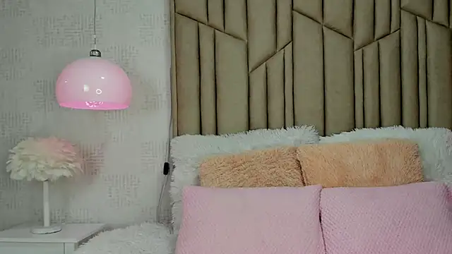 AudreyElla online show from March 2026 04:37:01 AM